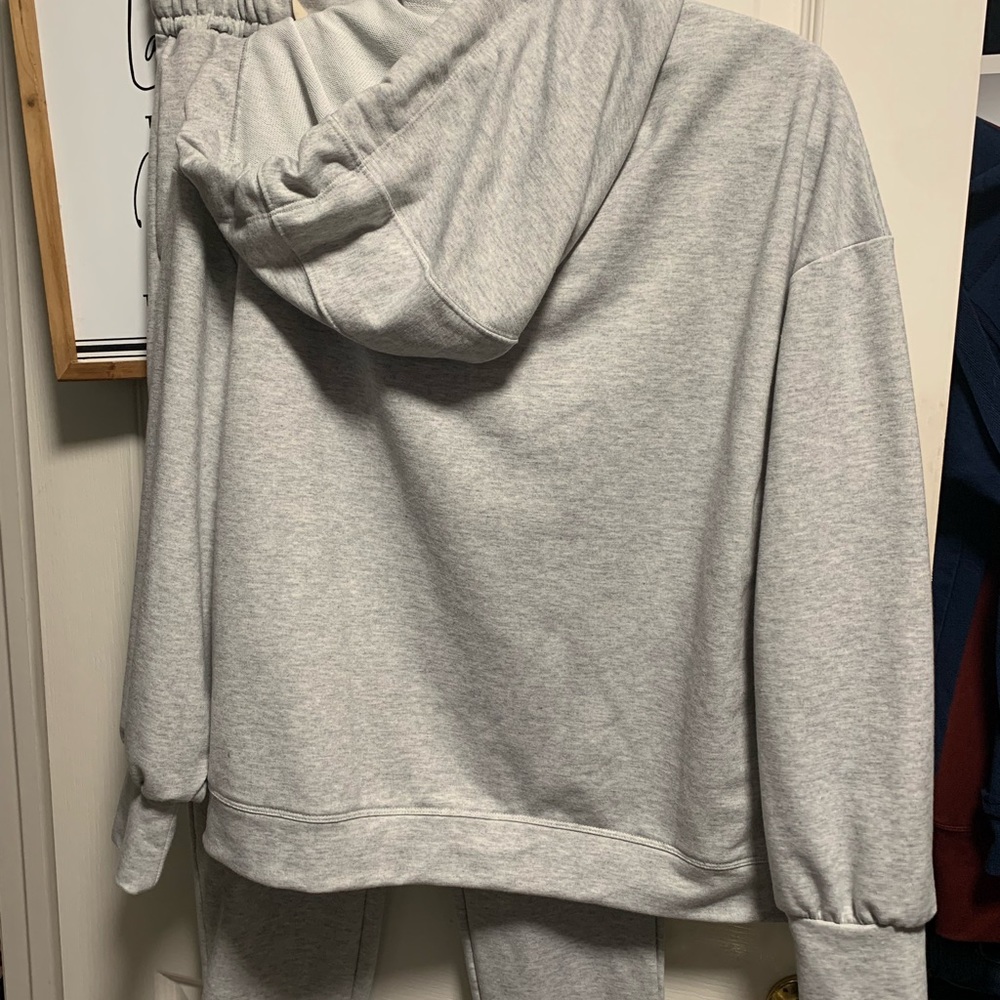 Fabletics gray V-neck oversized hoodie with matching sweat pants size Small - Picture 4 of 8